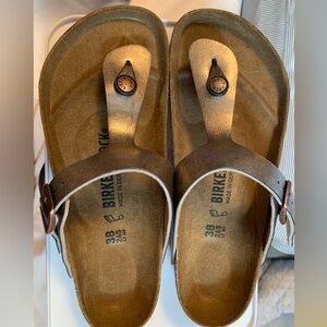 NWT and box! Birkenstock Gizeh in Graceful Taupe! Size 38 EU.